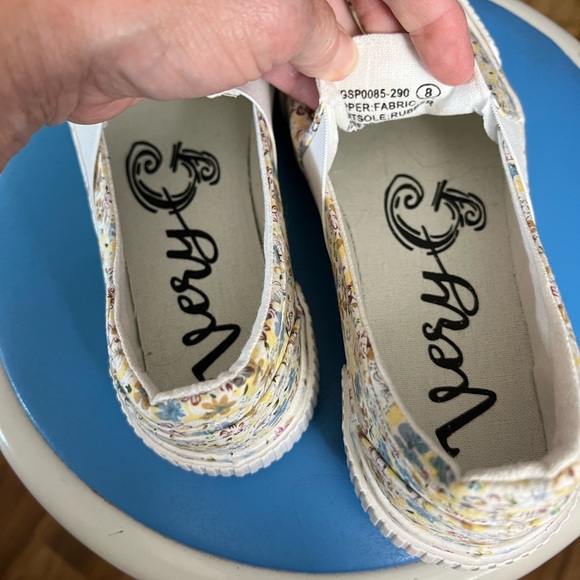 Slip on Sneakers - Picture 2 of 3